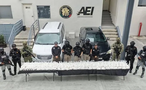 Decomisan 135 kilos de metanfetamina en Santa Catarina, Nuevo León; hay tres detenidos