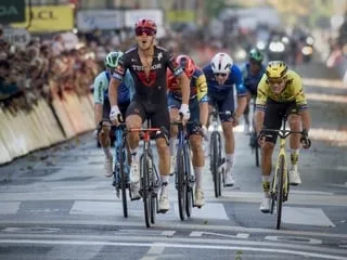 Paris-Tours 2026. À quelle heure et sur quelle chaîne suivre la Classique des feuilles mortes ?