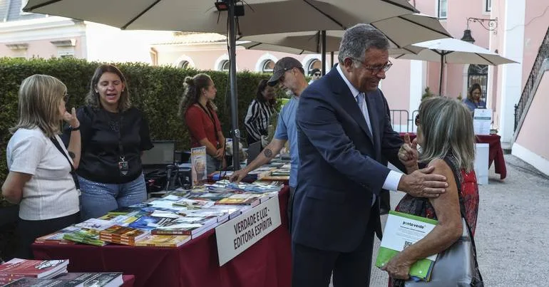 Manuela Eanes elogia Seguro, que não "arranja problemas"