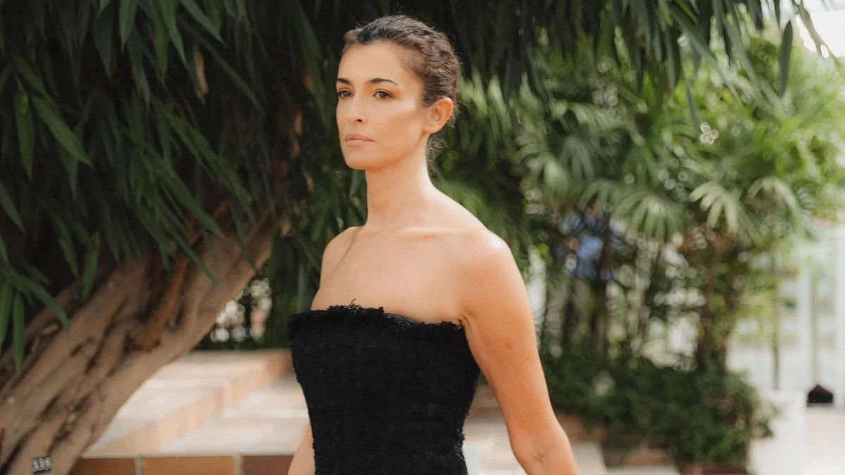 Blanca Romero y Lucía Rivera, dúo imparable en la pasarela de Simorra: "Hablamos de abrazarnos, así que tenía mucho sentido que hubiera madre e hija en el casting"
