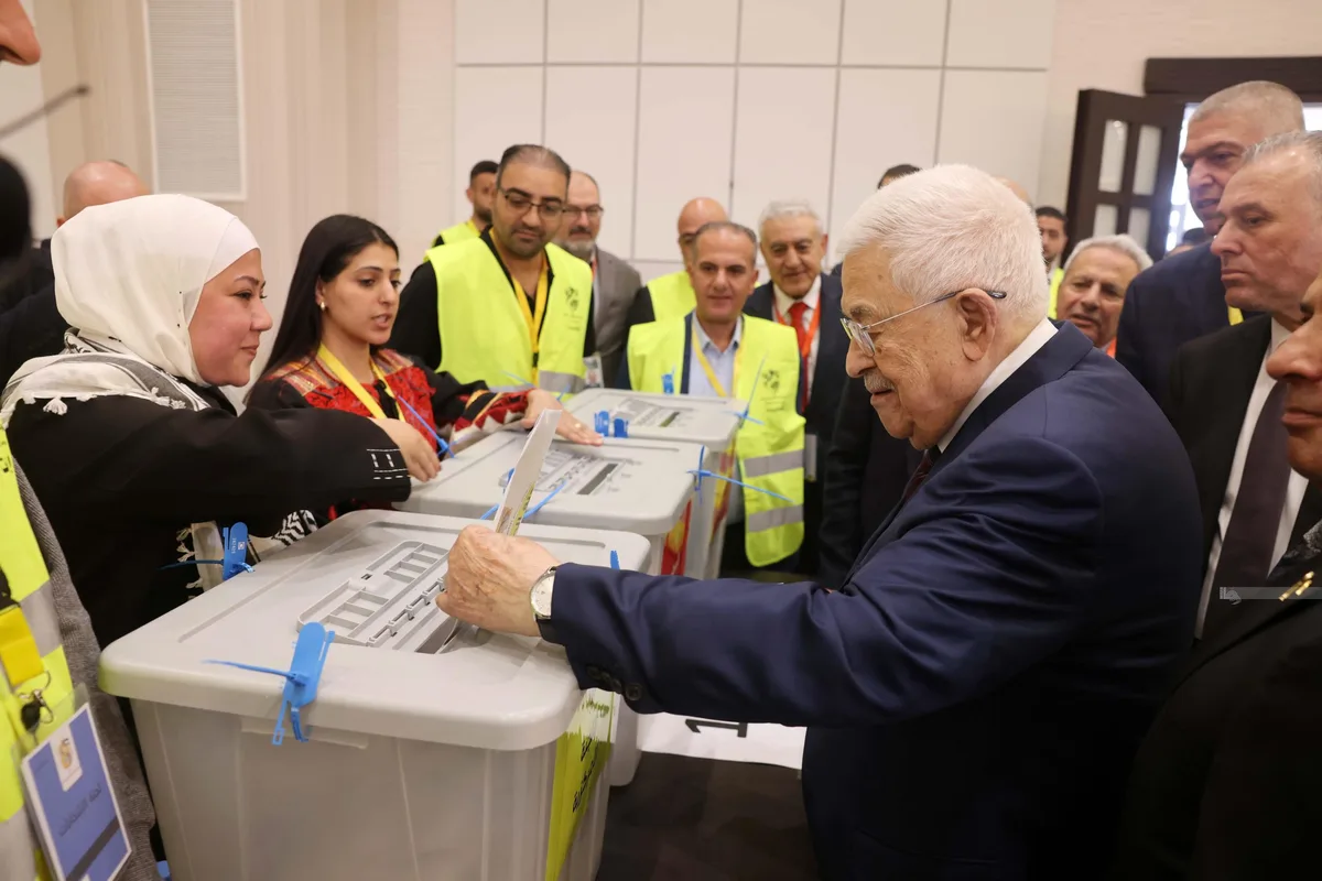 ‘O povo quer mudança’: eleições palestinas sob o genocídio israelense