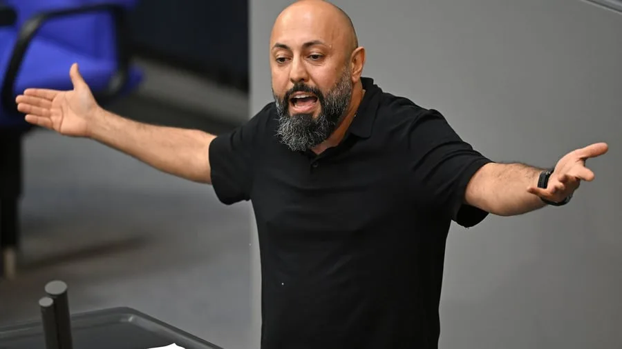 Linke in der Kritik: Linke-Politiker chattet mit Clan-Mitglied - deutliche Kritik