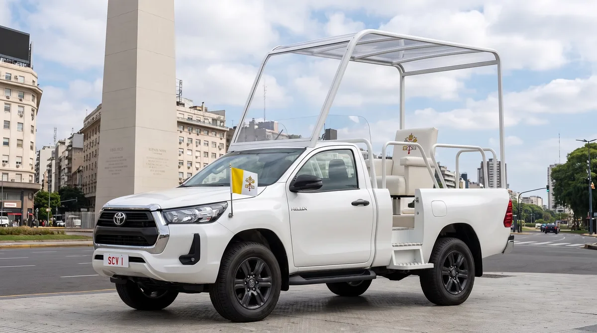 Papamóvil argentino: cuál es el auto local que preparan para transportar al León XIV en su visita al país