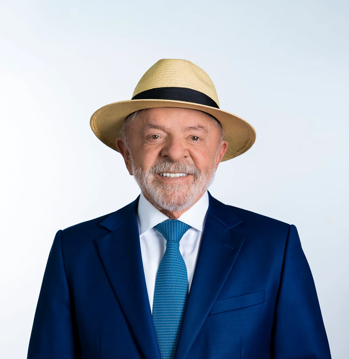 Lula de chapéu na urna: o que dizem as regras do TSE e especialistas em direito eleitoral