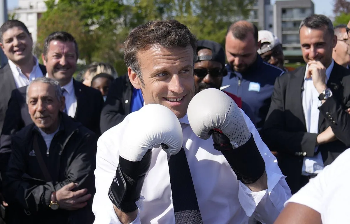 « Derrière l’idée du muscle, il y a l’idée d’un monde stable qu’on contrôle »... Que cache la com' virile de Macron ?