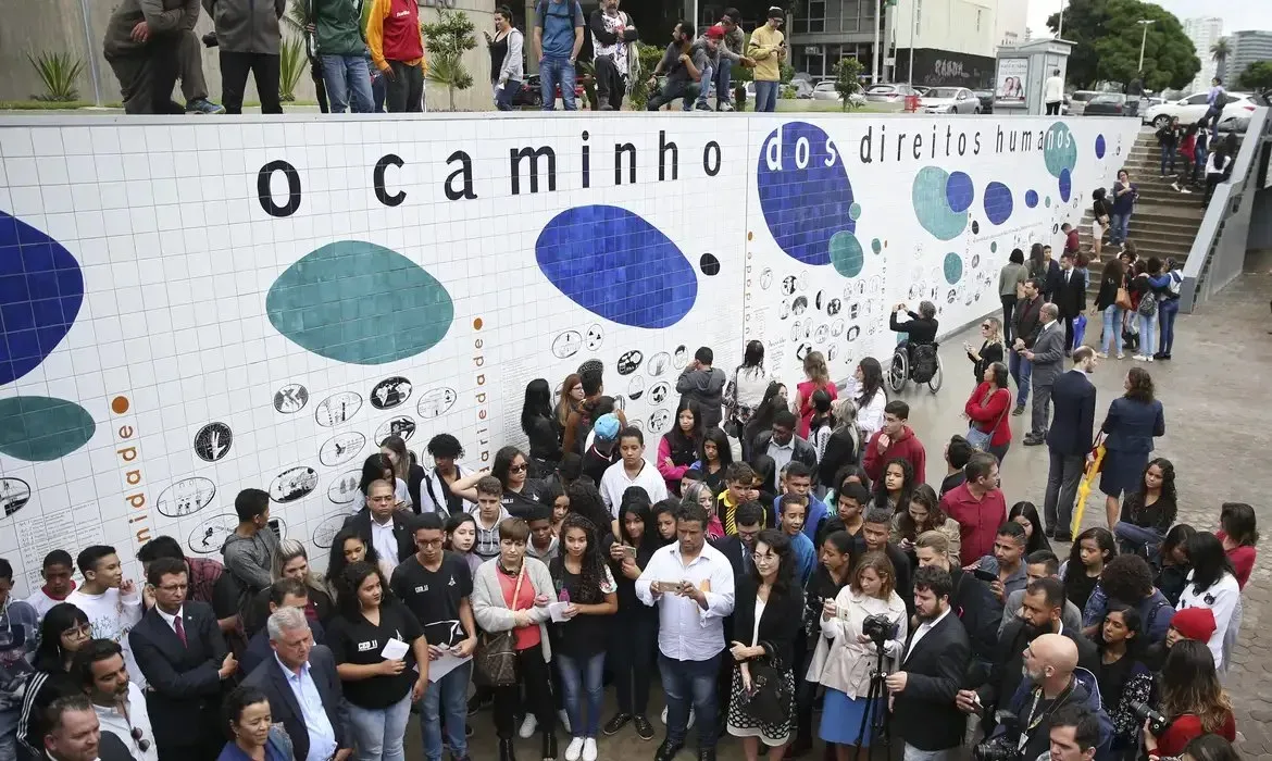 Fazer memória das lutas e educar para os direitos humanos é o caminho para a transformação