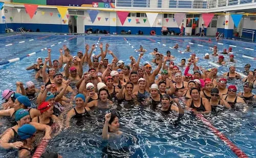 Alcaldía Cuauhtémoc entrega rehabilitación de la alberca del Deportivo Bicentenario; realizan clase de AquaZumba