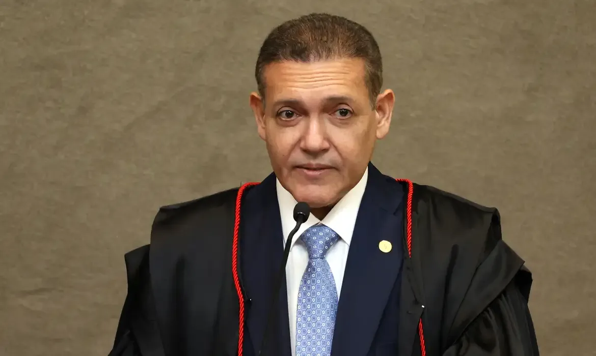 Nunes Marques passa por cima de corregedor do TSE e manda derrubar canal ‘Exército do Lula’