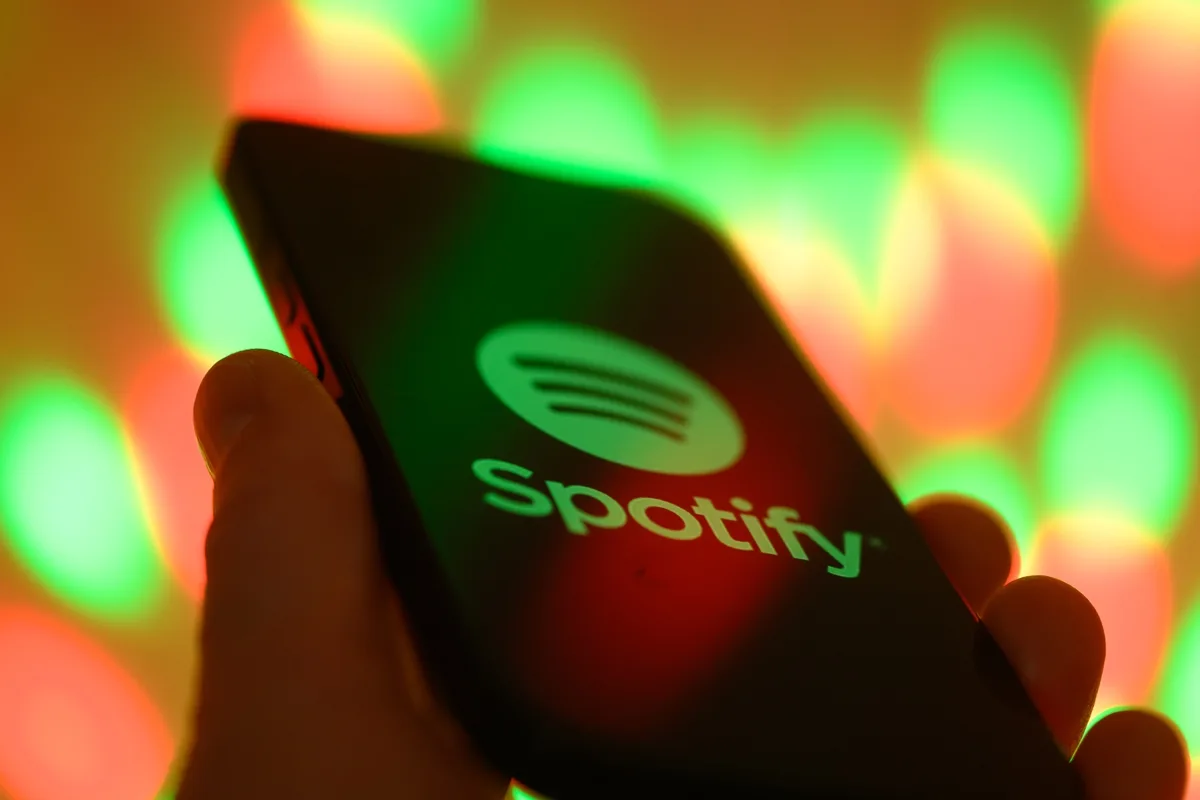 Como vai funcionar alerta do Spotify sobre artistas criados com IA