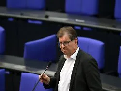 "Er ist gegen den Krieg": SPD-Kollege Stegner lobt Schröders Besuch bei Putin