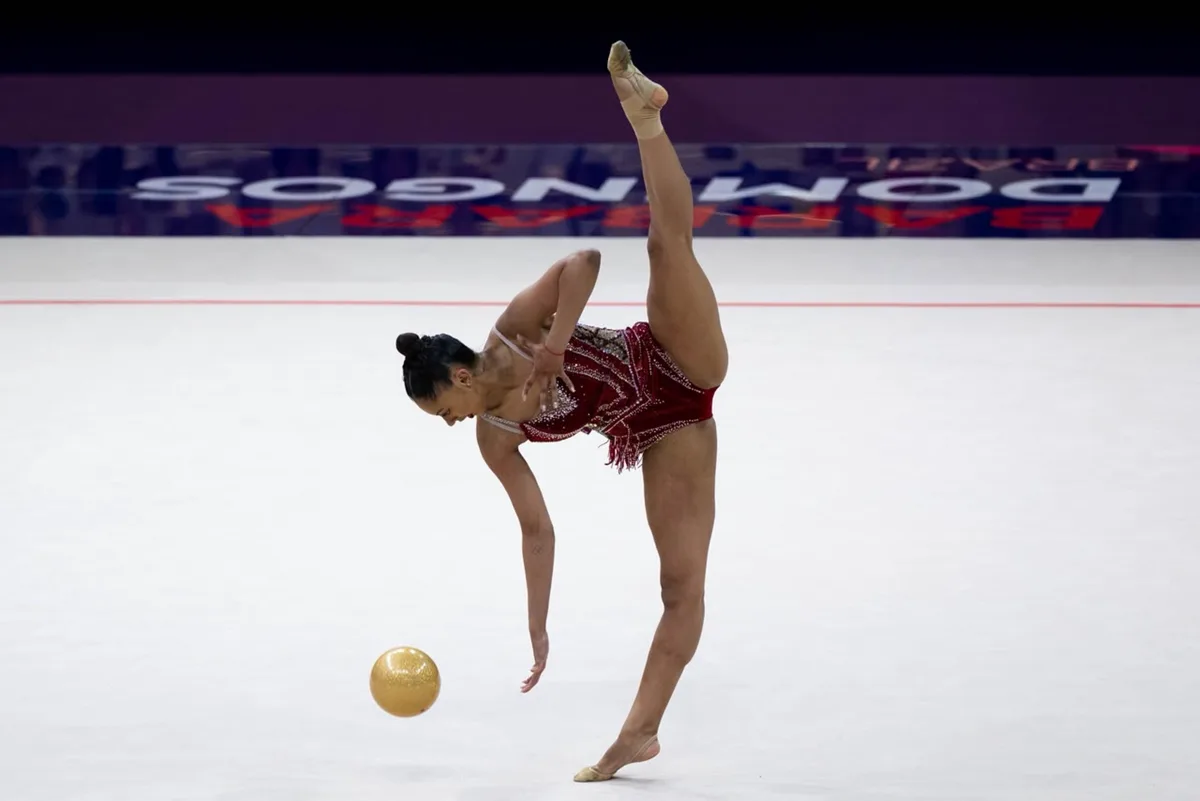Mundial de Ginástica: Babi Domingos vai à final do individual geral