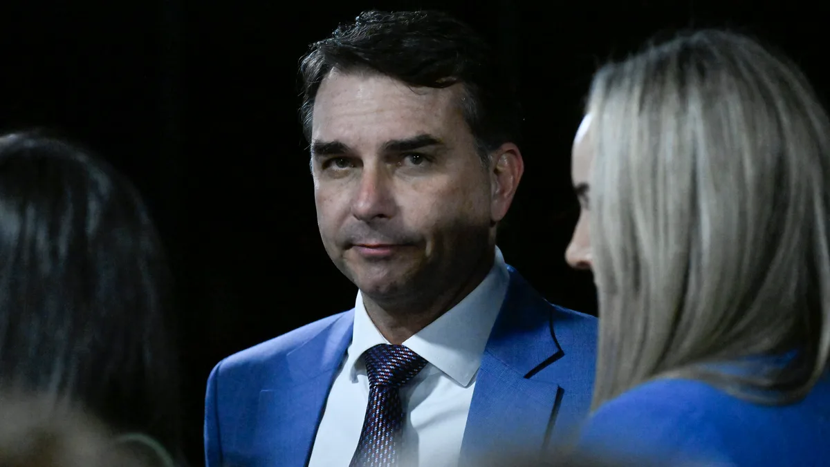 Suspeito de ameaçar Flávio é alvo de busca e apreensão em Juiz de Fora