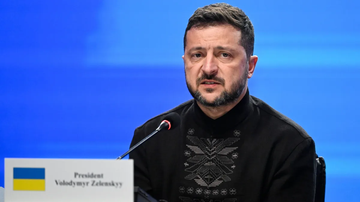 Liveblog Ukrainekrieg: Selenskyj kritisiert Partner für Urlaube und „Diplomatie nach Plan“