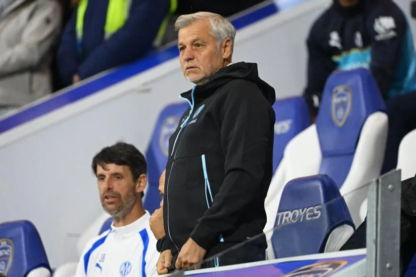 « Montrer un peu plus de qualité dans notre jeu » : face à l'Olympiakos en C3, jeudi, Bruno Genesio attend de son OM qu'il confirme sa victoire à Troyes et hausse son niveau