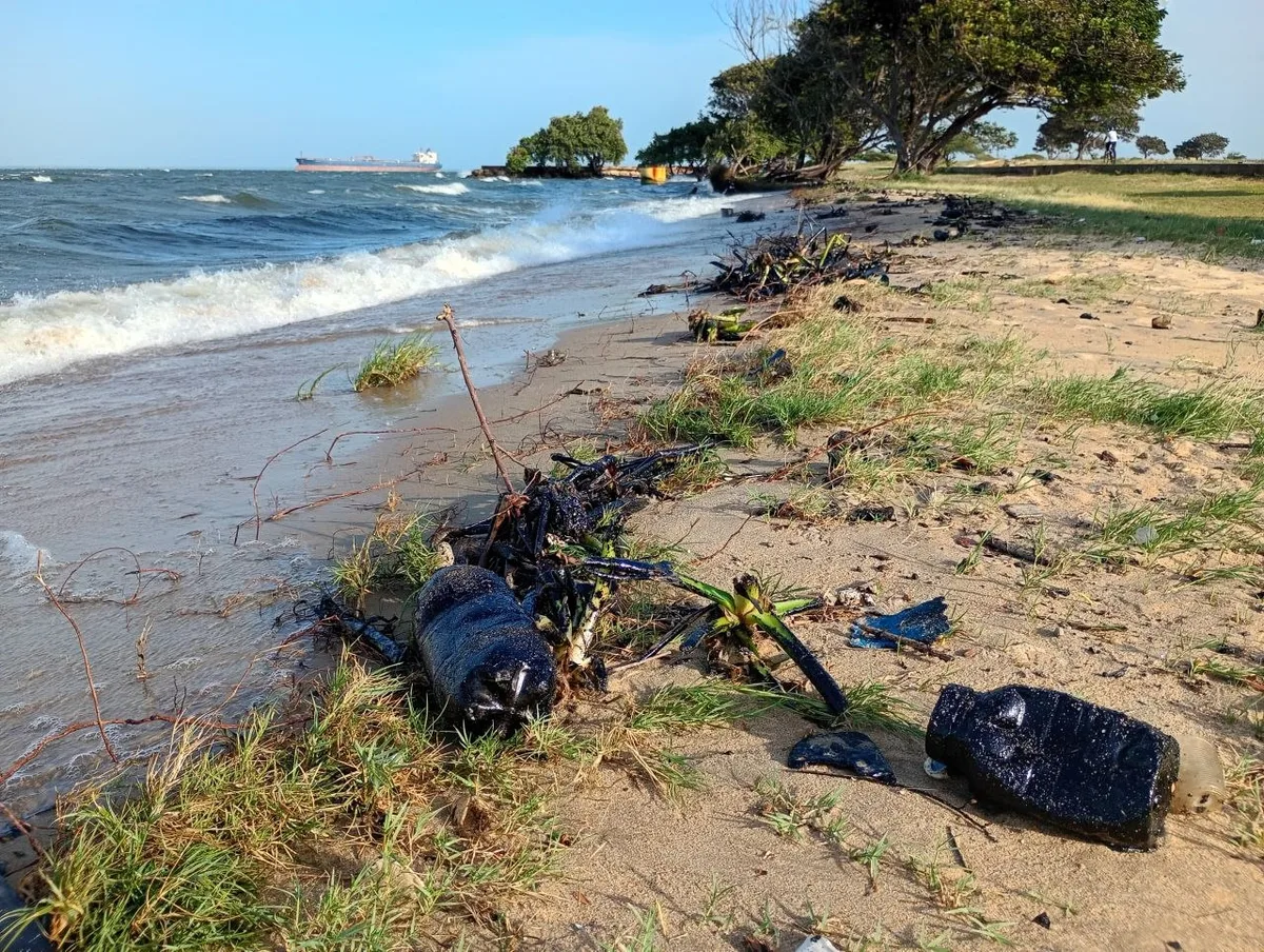 La insólita explicación del gobernador sobre los derrames de crudo en el Lago de Maracaibo