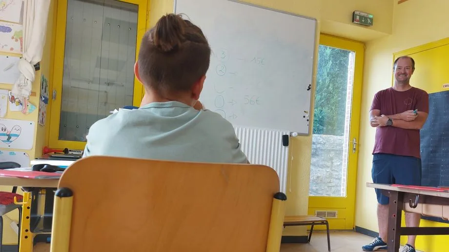 À Talencieux, en Ardèche, une rentrée anticipée pour "réviser les maths" et "voir s'ils ont changé les bureaux"