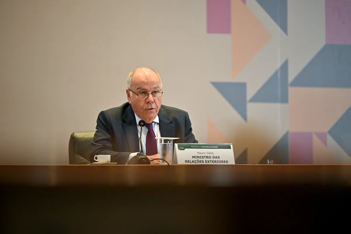 Em meio ao tarifaço dos EUA, ministro se reúne com chefe de bloco asiático para ampliar comércio