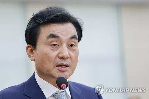 국힘 "안규백 경질해야"…'탈영 의혹·방사청 비리' 앞세워 공세
