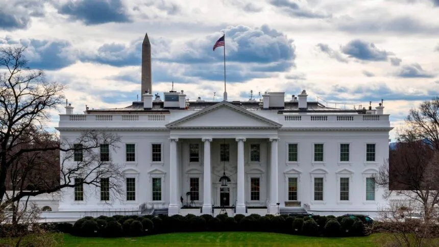 La Casa Blanca impidió acceso a periodistas de CNN y MS NOW tras ser vetados por Trump