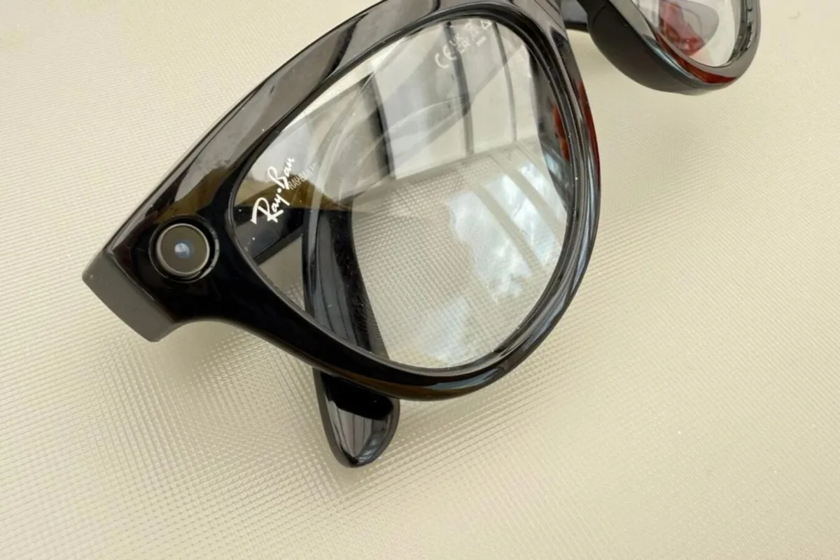 Meta Ray-Ban : une association de consommateurs demande l’interdiction totale des lunettes connectées
