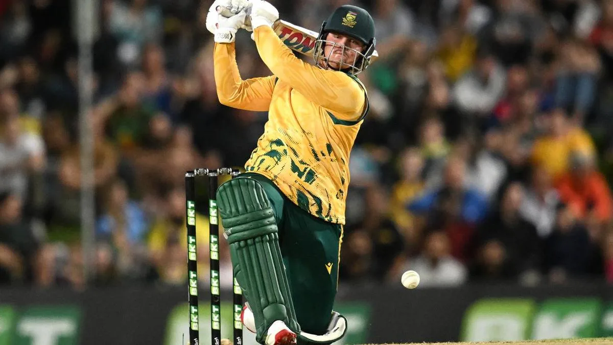 Pretorius leads South Africa to win but misses century