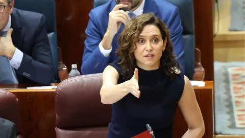 Ayuso defiende a los ultras del 12-O: "Habéis puesto la Puerta del Sol como las playas de Ceuta"