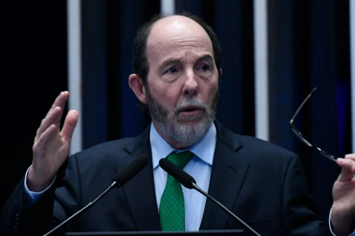 Ex-presidente do BC abre o bolso e doa R$ 135 mil aos seus "favoritos"