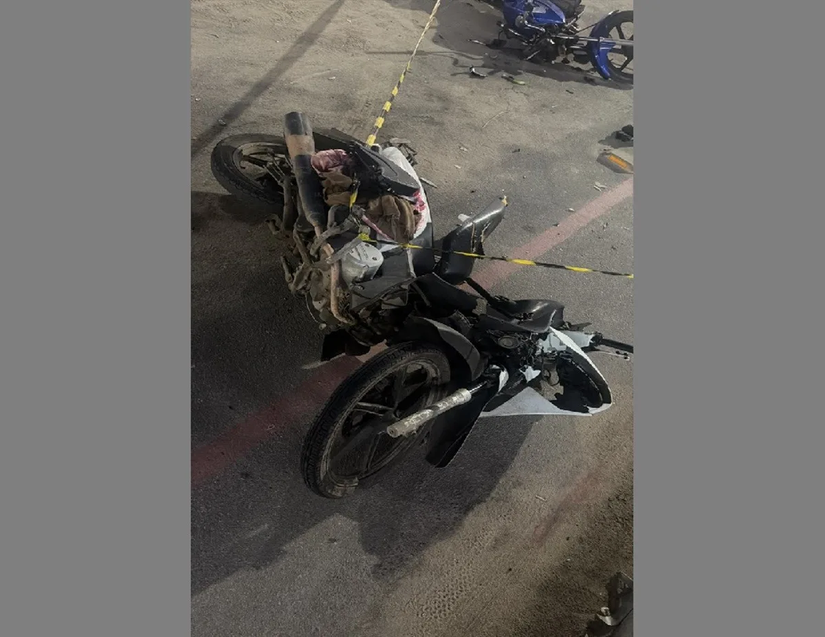 Motociclista é encontrado morto após acidente em Araruama; homem estava com marcas de tiro, diz polícia