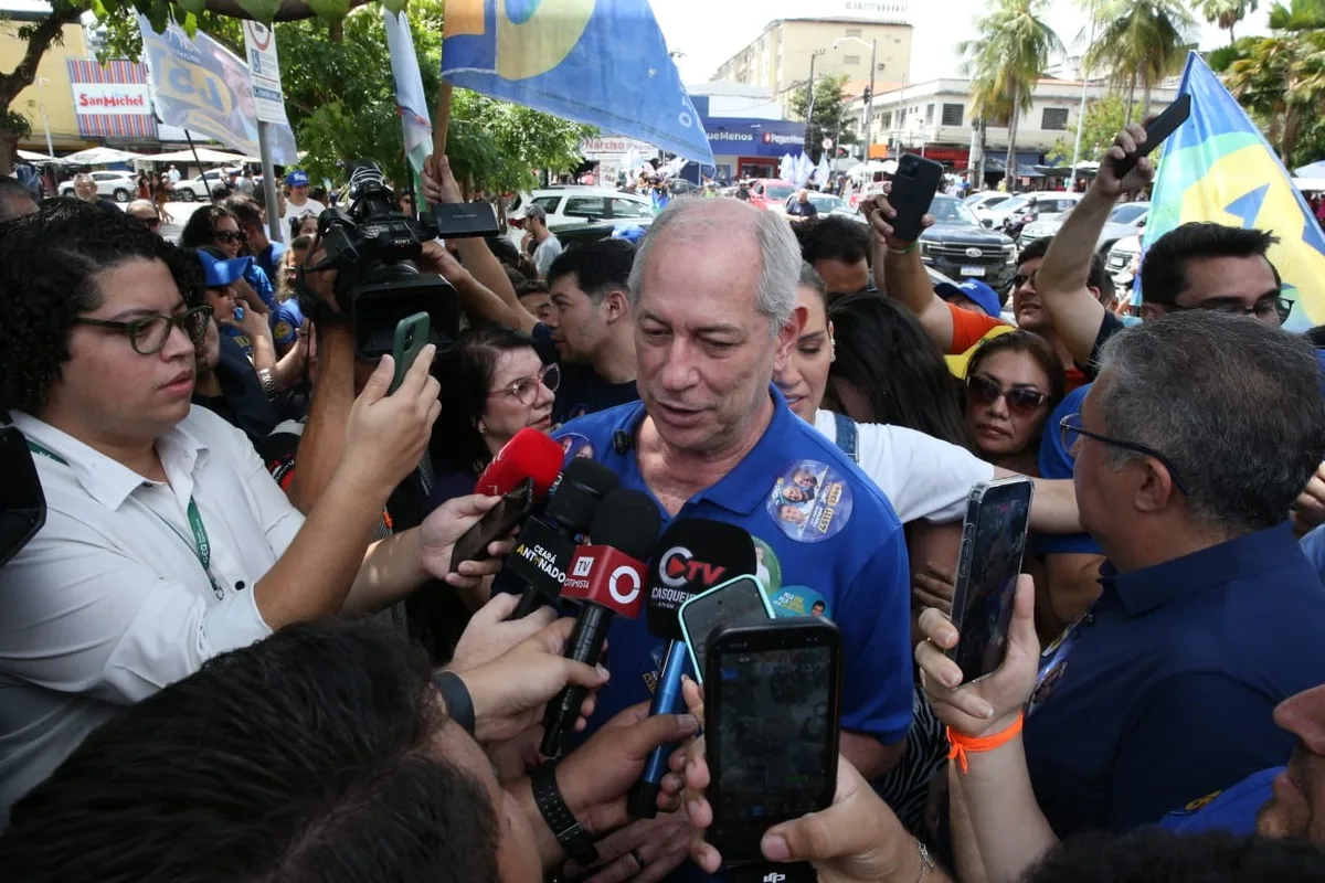 Ciro diz que vai recorrer de decisão do TRE que liberou vídeo em que Camilo Santana o associa a Flávio Bolsonaro