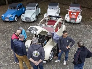 TÉMOIGNAGES. « À huit dans la Deuche grise » : le retour de la 2 CV réveille les souvenirs