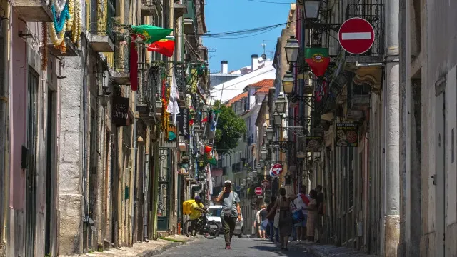 Atenção! Calor coloca 9 distritos do continente a laranja até terça-feira