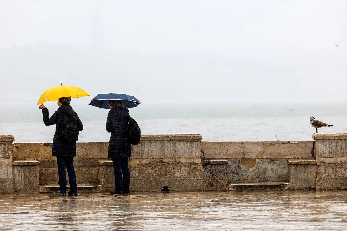 Onze distritos do continente sob aviso amarelo devido à chuva e trovoada