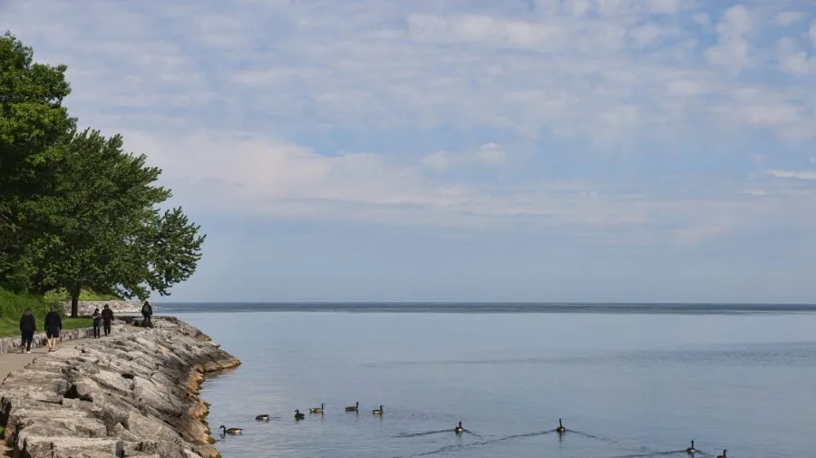 'Lake America'? Who is responsible for naming geographic places?