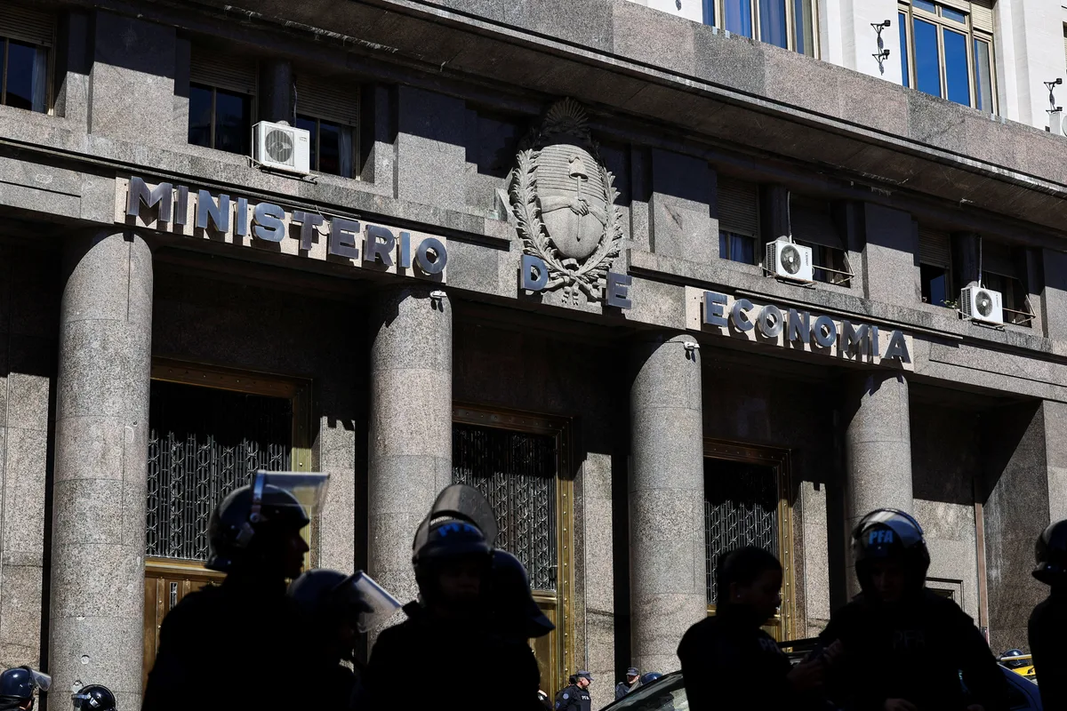 La deuda pública registró una leve suba en septiembre: los motivos del incremento y cómo evolucionaron los pasivos con el FMI
