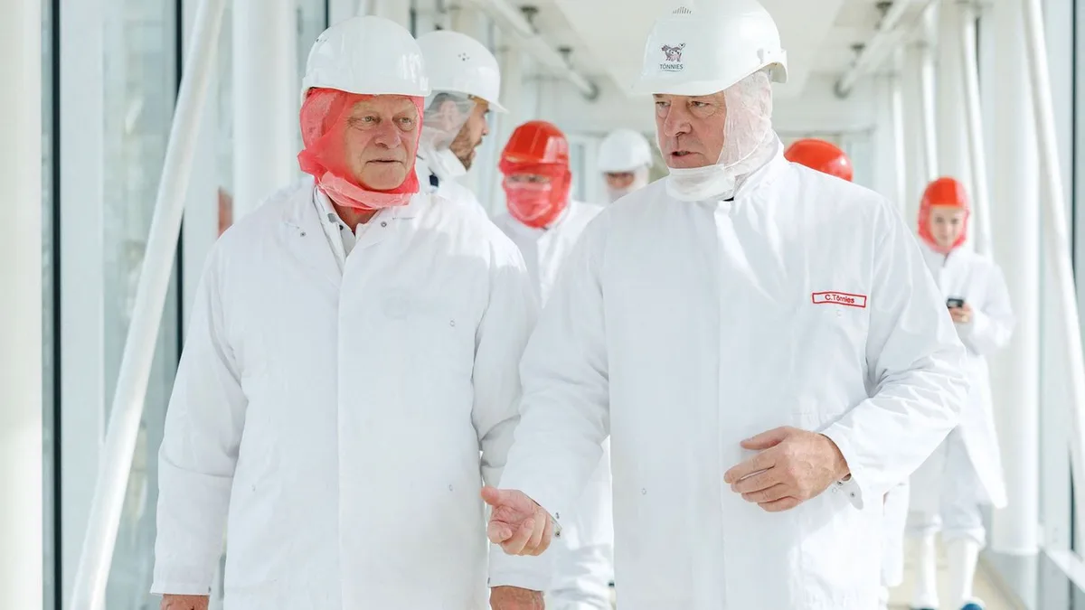 Besuch bei Fleischbetrieben: Minister: Agrarexport hat höchste Priorität für Bauern