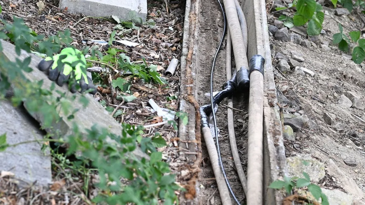 Sabotageverdacht: Kabel an Bahnstrecke durchtrennt – Polizei vermutet Sabotage