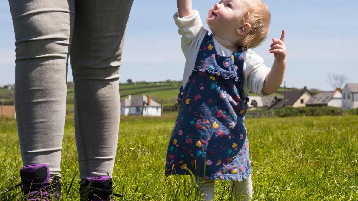 Baby girls are more sociable than boys as soon as they are born