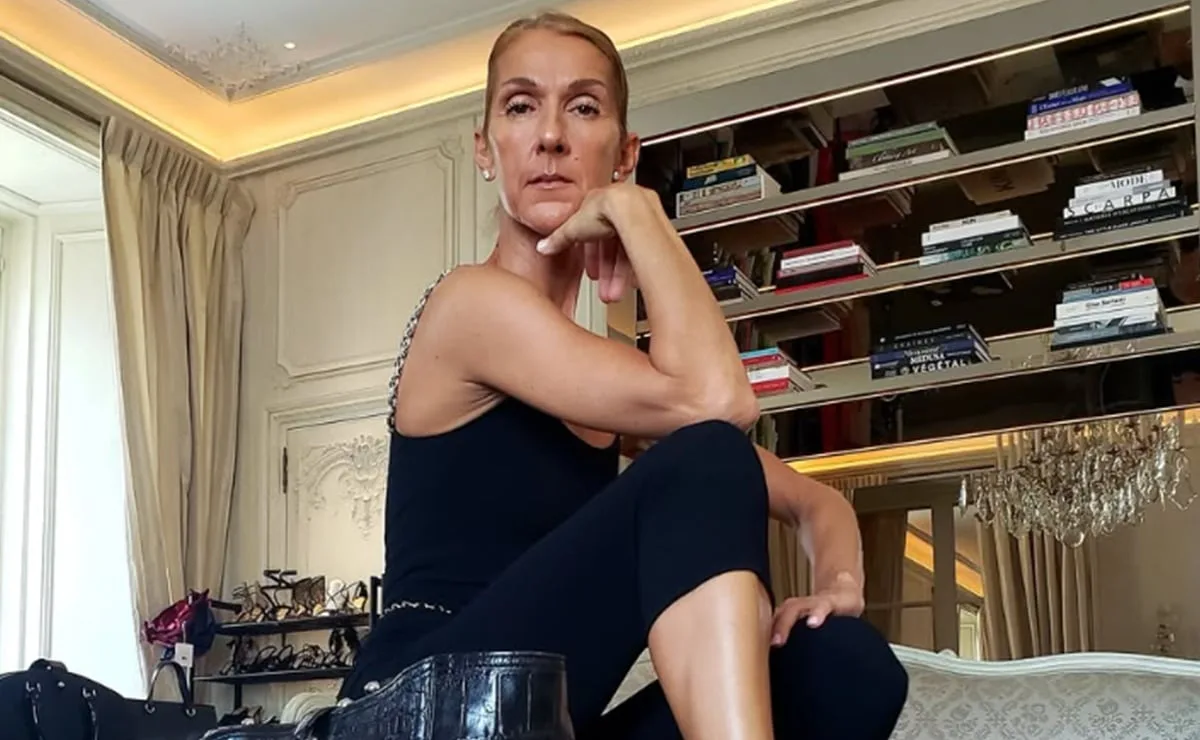 Celine Dion termina su concierto en París cantando descalza sobre el techo de un BMW