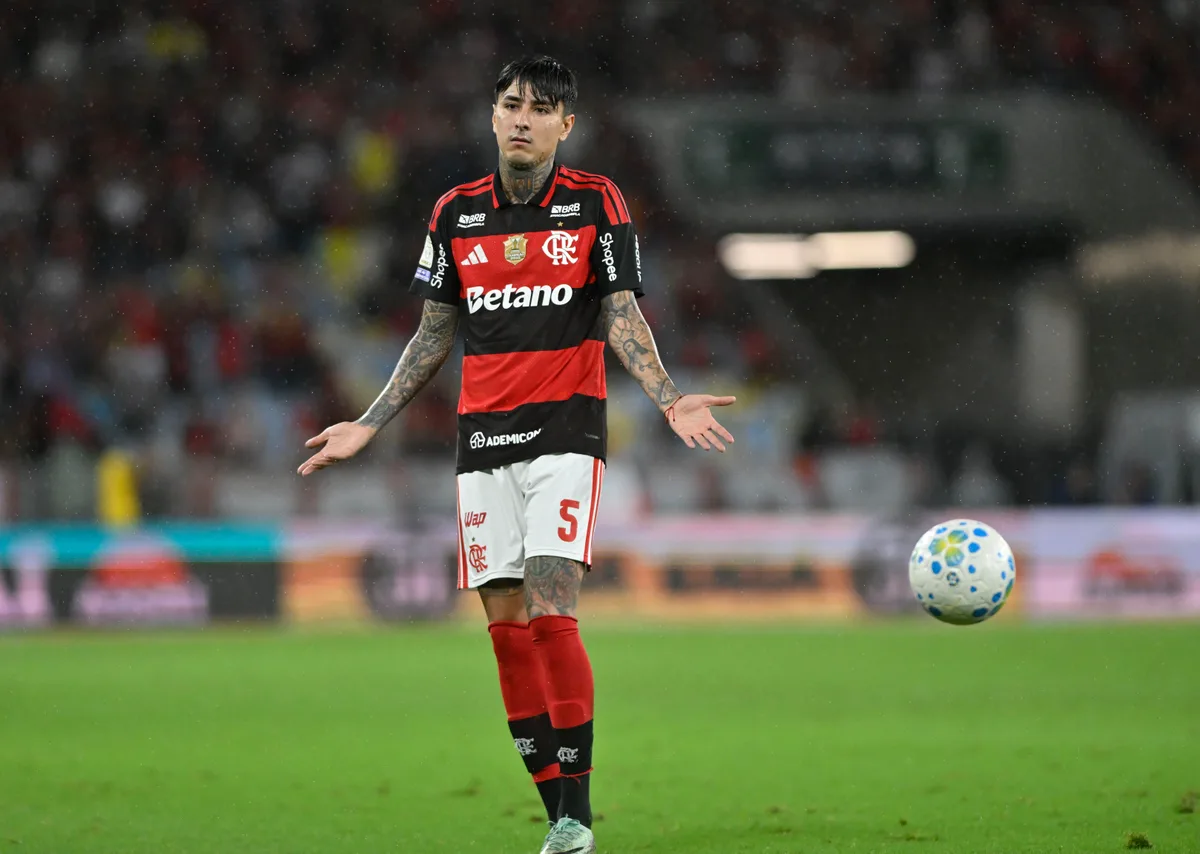 Pulgar, do Flamengo, é criticado no Chile por não ir à seleção: "Mente muito frágil"