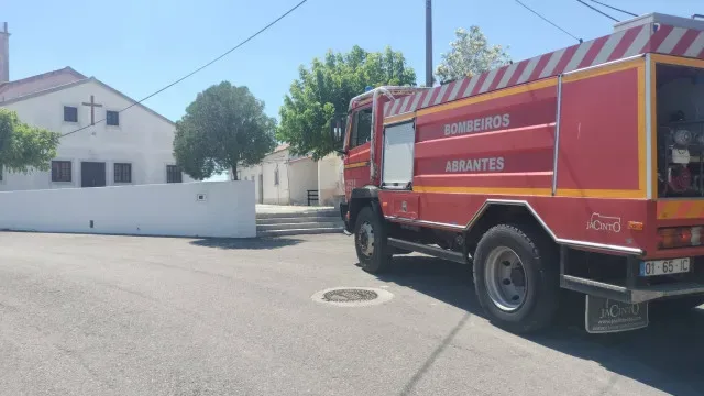 Fogo em Abrantes "complicado" mas sem habitações em risco, diz autarquia