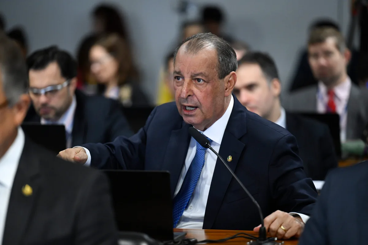 Aziz mantém liderança na disputa pelo governo do Amazonas