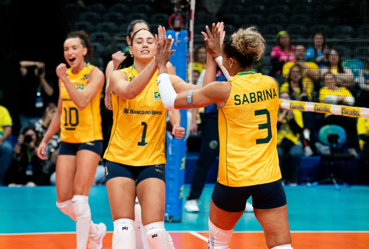 Da equipe B ao Pré-Olímpico: Vivian e Sabrina viram opções para Zé na seleção e conquistam torcida