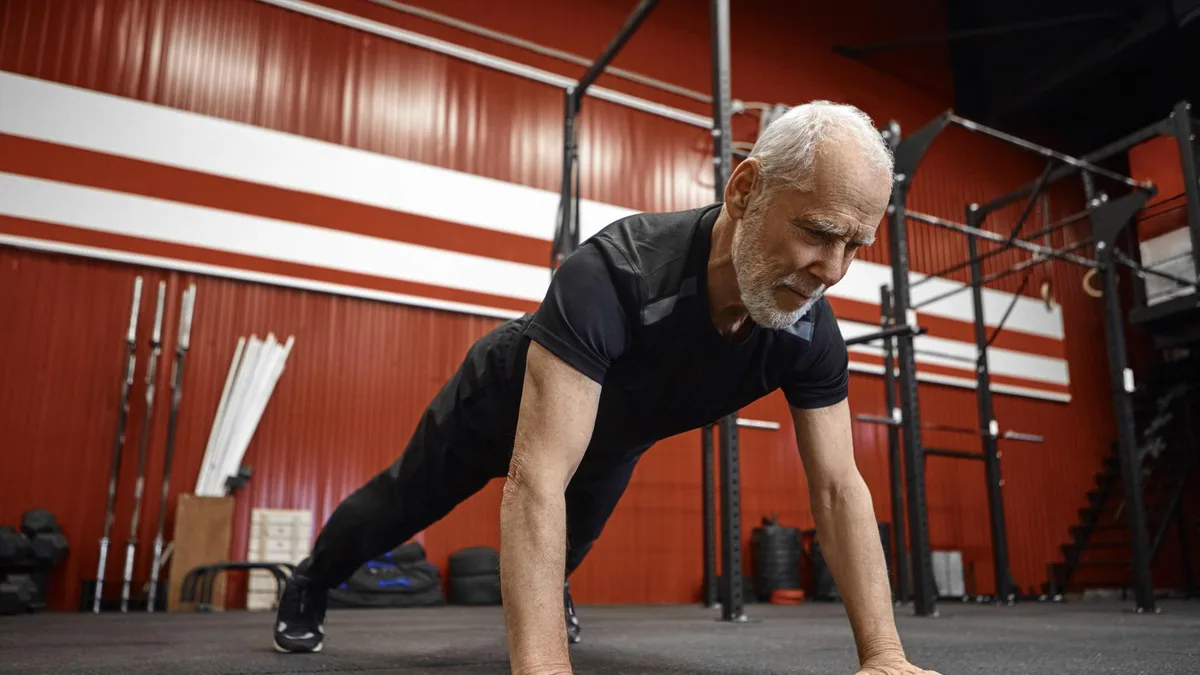Los expertos coinciden: después de los 60 la creatina funciona mejor si va acompañada de entrenamiento de fuerza