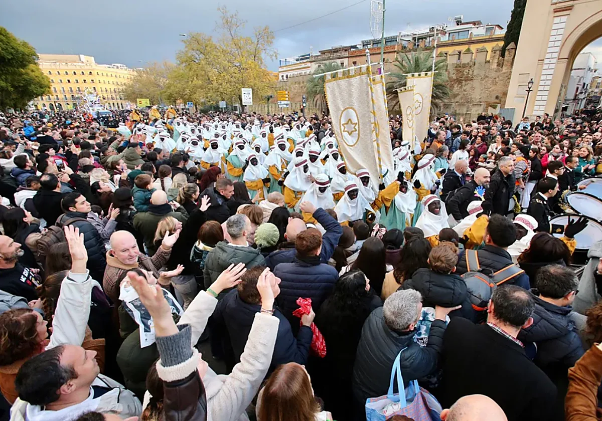 El Ateneo abre el plazo para salir en la Cabalgata de Reyes de Sevilla 2027: así puedes inscribirte a las carrozas y de beduino
