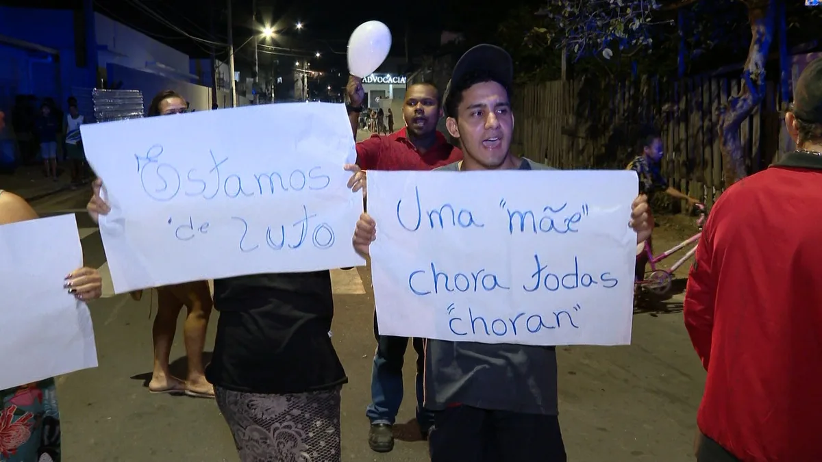 Moradores protestam após atropelamento e morte de criança em Cariacica; ônibus é incendiado