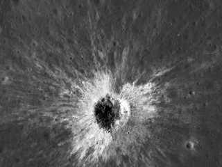 Ça n’arrive « qu’une fois par siècle » : un cratère de 222 m découvert à la surface de la Lune par la Nasa