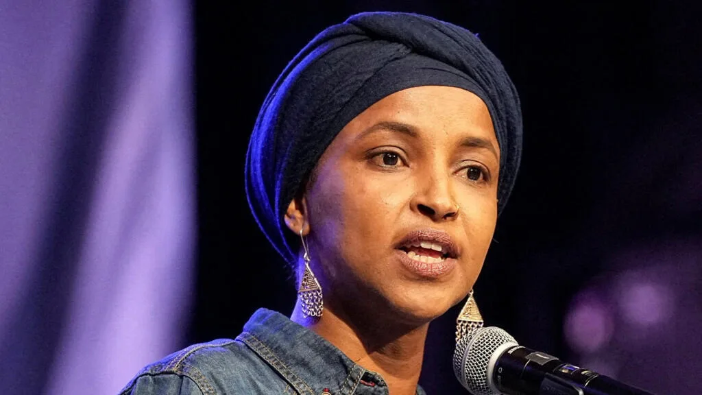 États-Unis: l'élue démocrate Ilhan Omar, visée par une perquisition, dénonce une «​​​​​​​intimidation» de Donald Trump