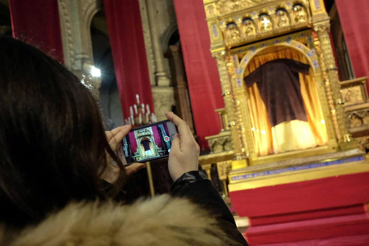 « Léon XIV sera-t-il vraiment le “deuxième pape, après saint Pierre”, à voir la sainte tunique ? »