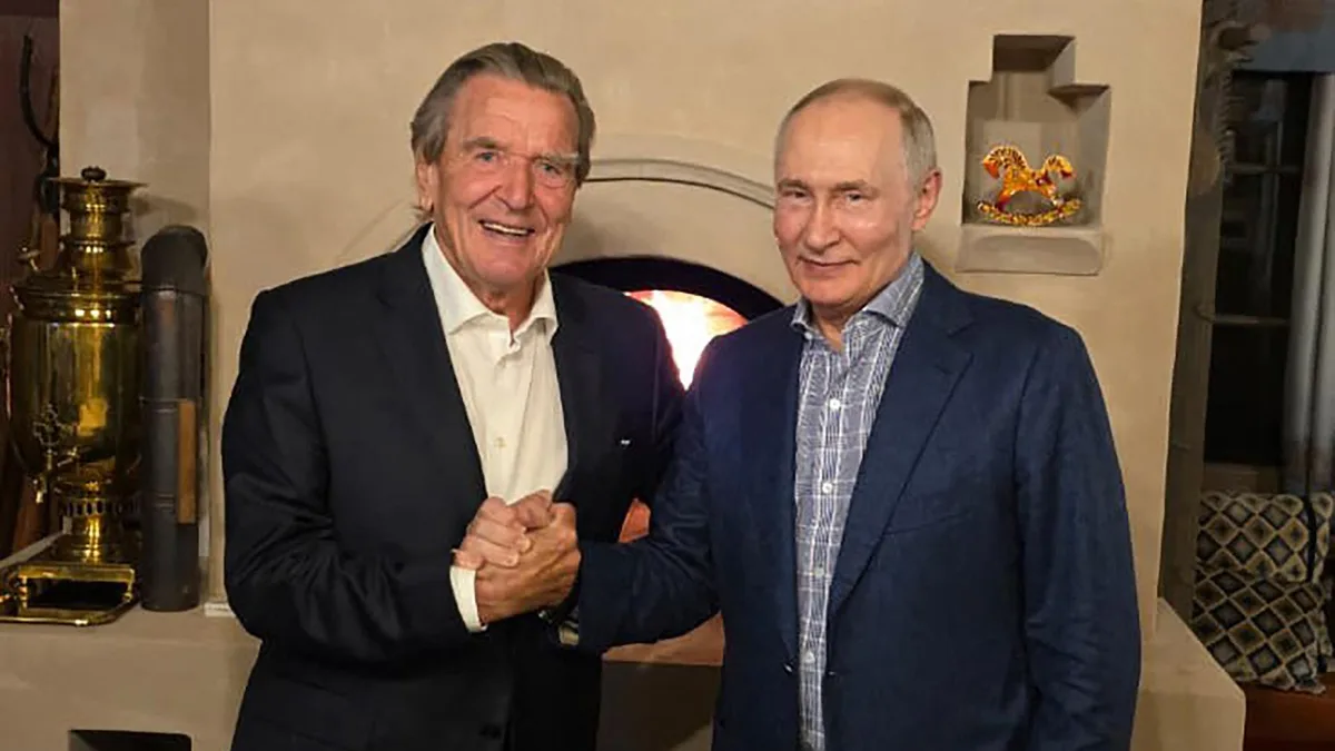 Große Empörung über Putin-Besuch von Altkanzler Schröder