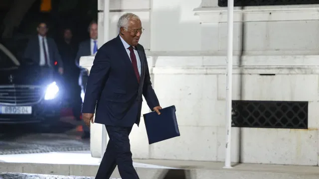 António Costa pede a Irão que permita navegação em Ormuz e cesse ataques